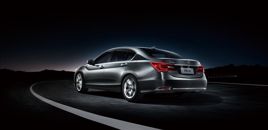  Acura RLX 2013 года  (CN) (фото 4 из 10)